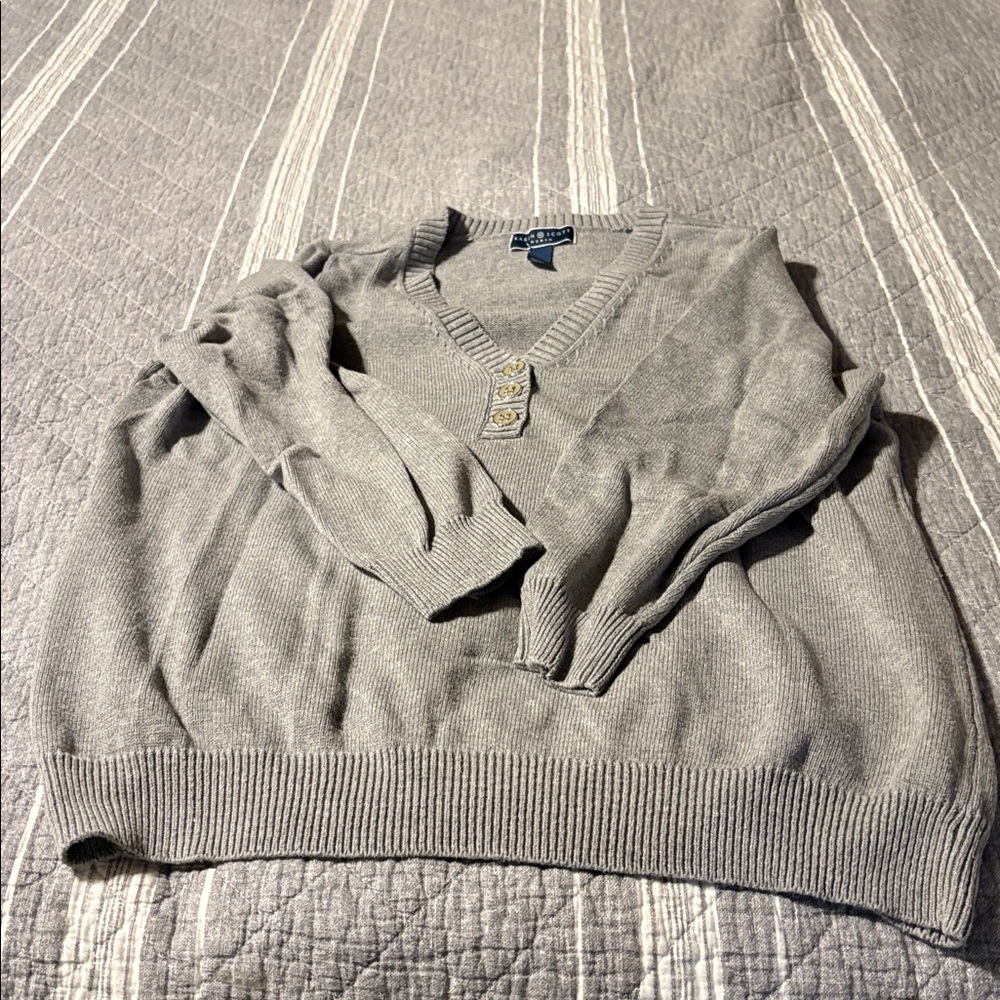 NWOT women’s 3/4 sleeve Gray V-Neck Sweater